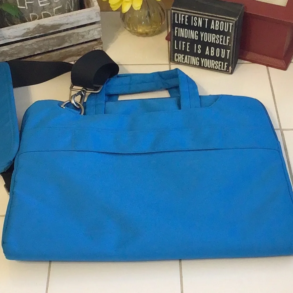 ‘Qishare’ Laptop/Messenger Carrying Case